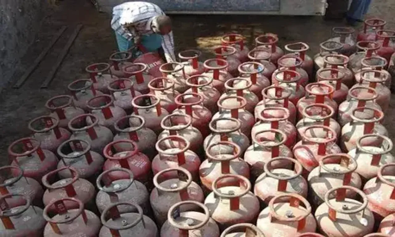 Cooking gas price hiked by Rs 25 per cylinder with effect from today