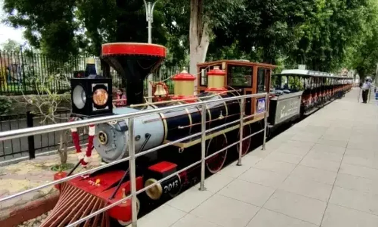 Joy train of Vadodara's Sayajibaug chugging again