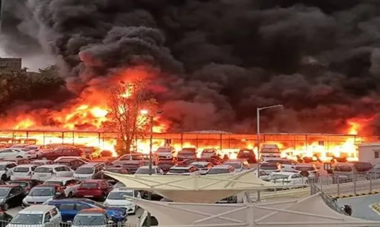 Delhi: Nearly 100 vehicles gutted as massive fire engulfs electric motor parking in Jamia Nagar