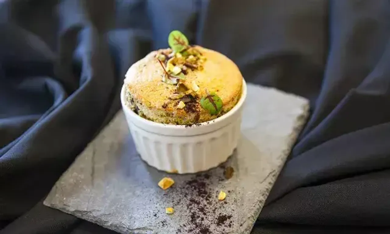 Baked Pistachio Souffle Recipe: With just egg whites, sugar and pistachios, you can make souffles in less than 15 minutes