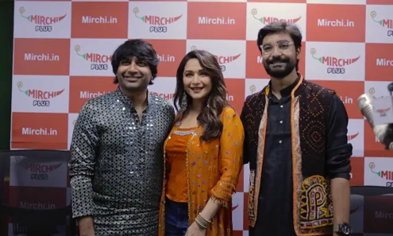 Thousands flock to catch a sight of Madhuri at Mirchi Rock n Dhol