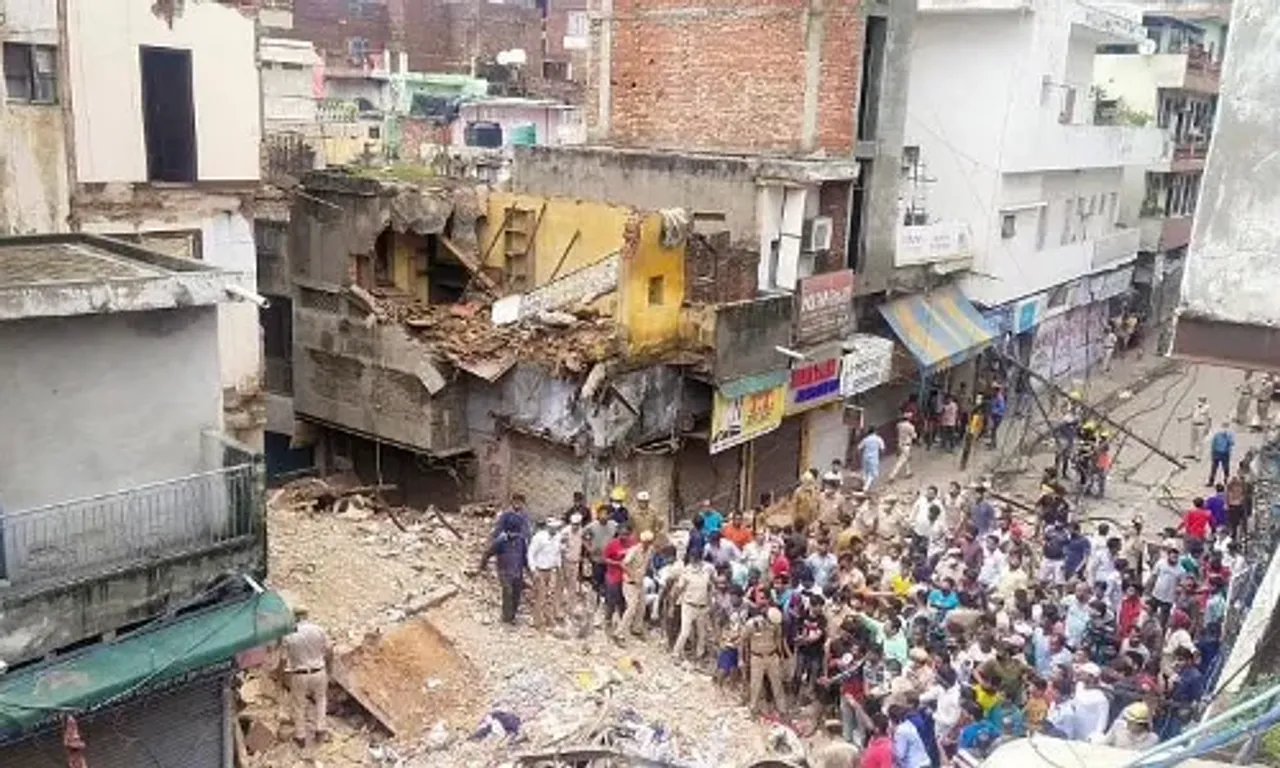 Building collapses in Delhi's Sabzi Mandi are, rescue operation underway