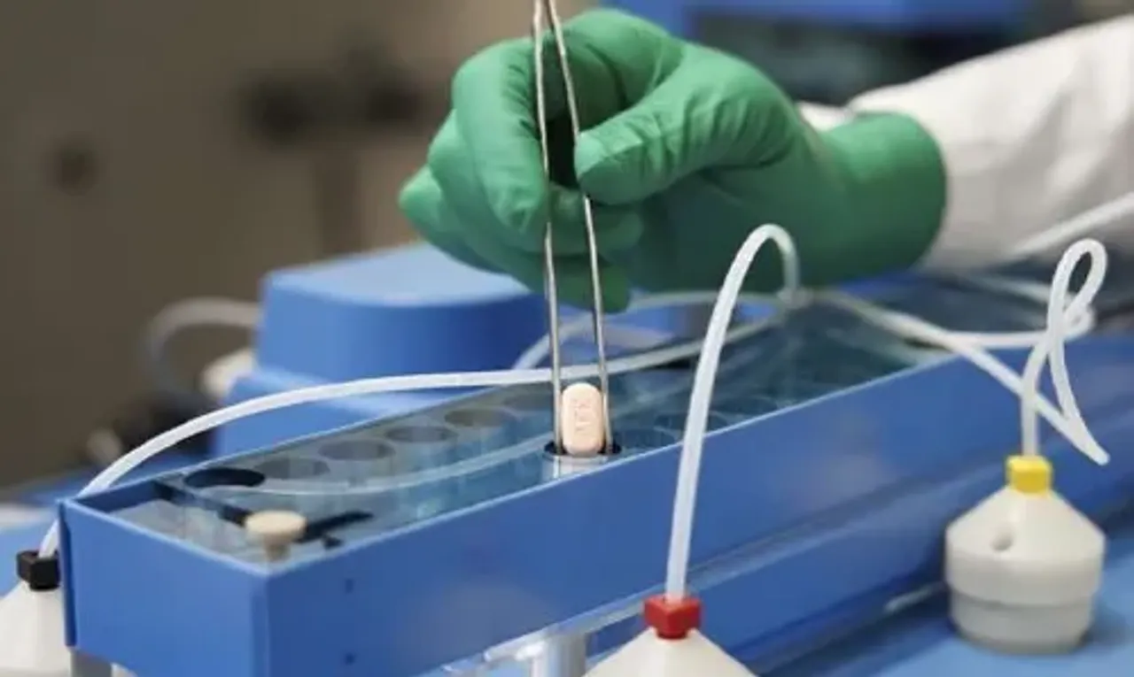 Pfizer pill Paxlovid becomes 1st US-authorised home COVID treatment