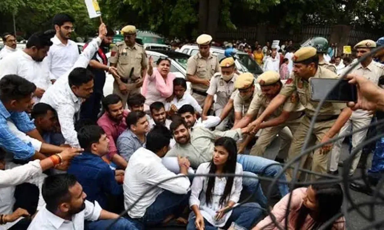 Congress turns Rahul Gandhi's ED questioning into show of strength