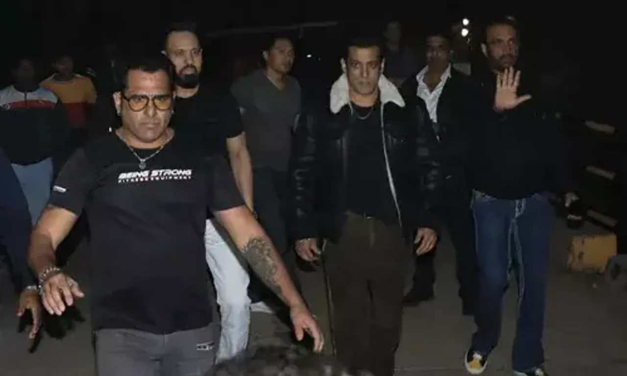 Salman Khan recovered after being bitten by a non-venomous snake, meets Paparazzi for his birthday celebrations