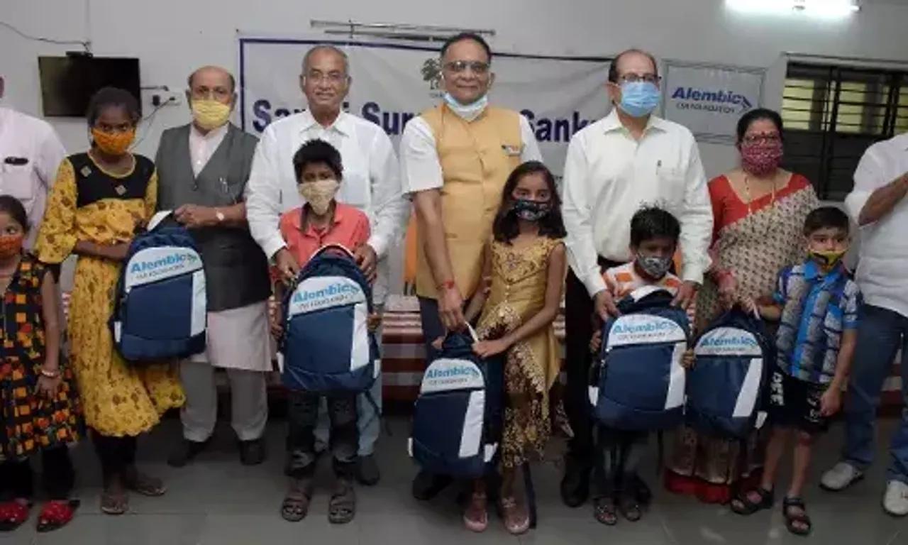 Educational kits given to 44 students lost their parents due to Corona