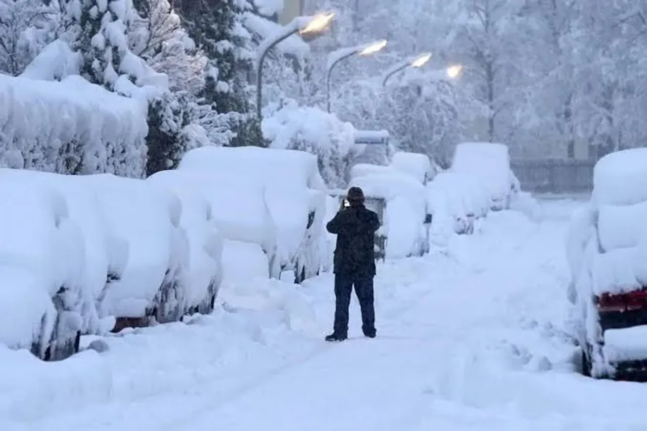 Munich airport grounds flights amid snowstorm, travel chaos in central Europe