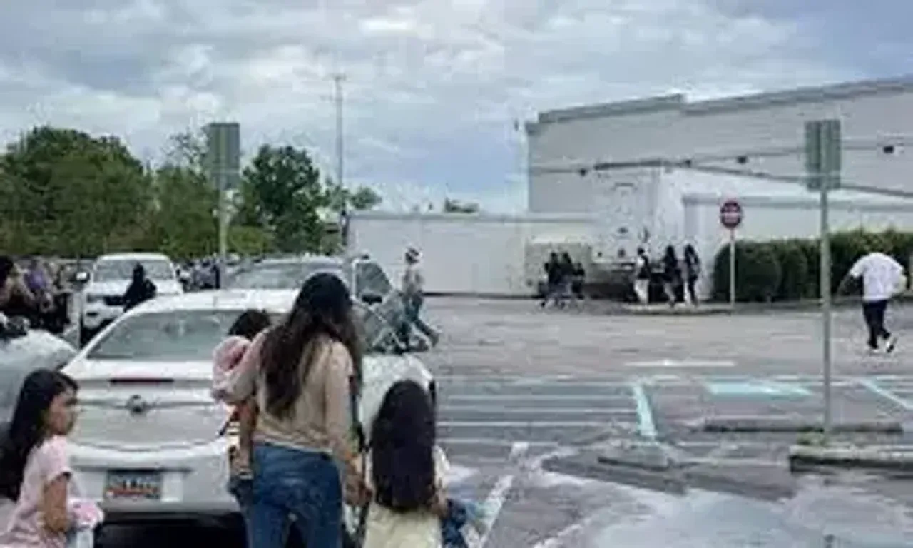 12 injured in shooting at South Carolina mall; 3 detained