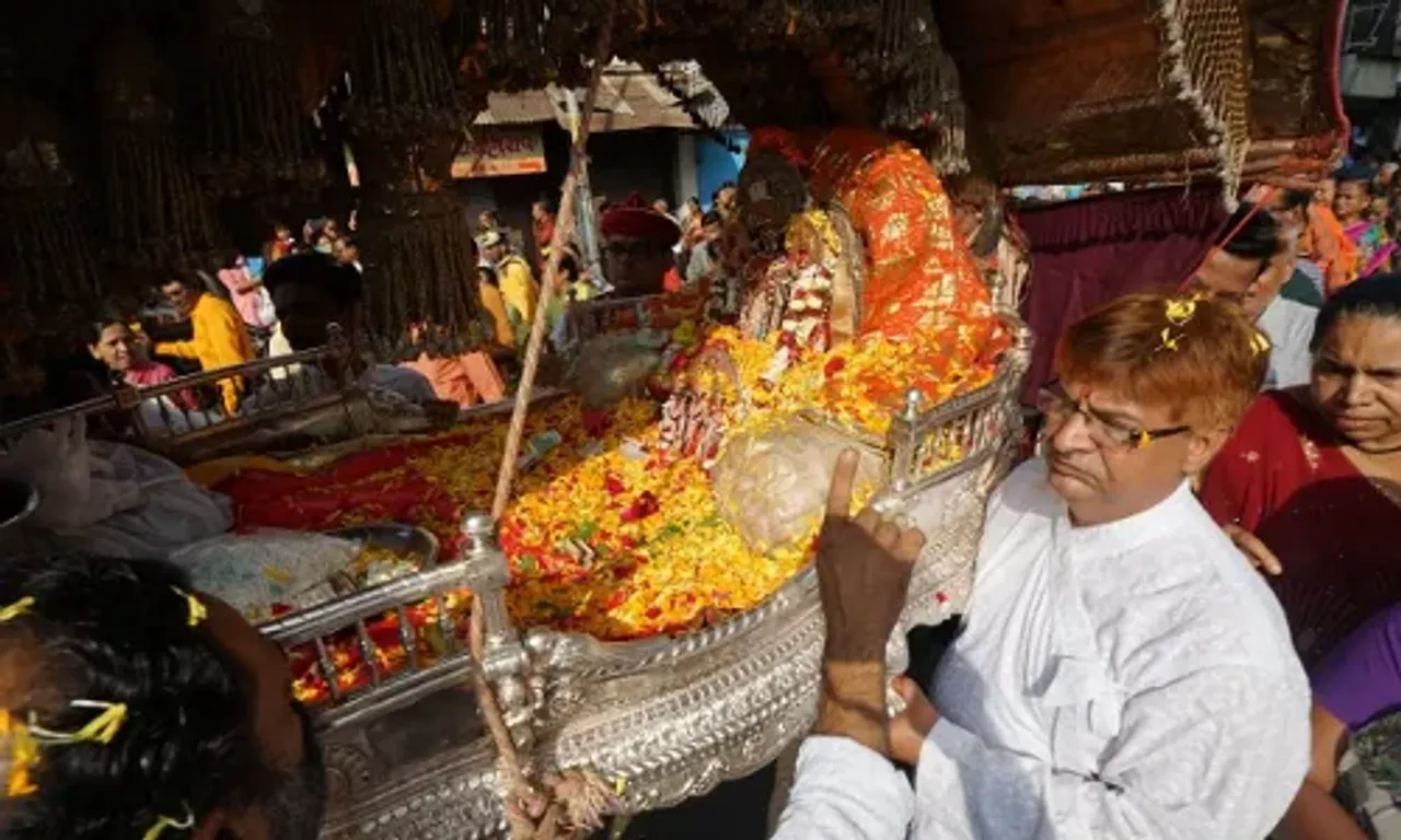 Historical Lord Vitthalnathji Procession carried in Vadodara with only 15 people