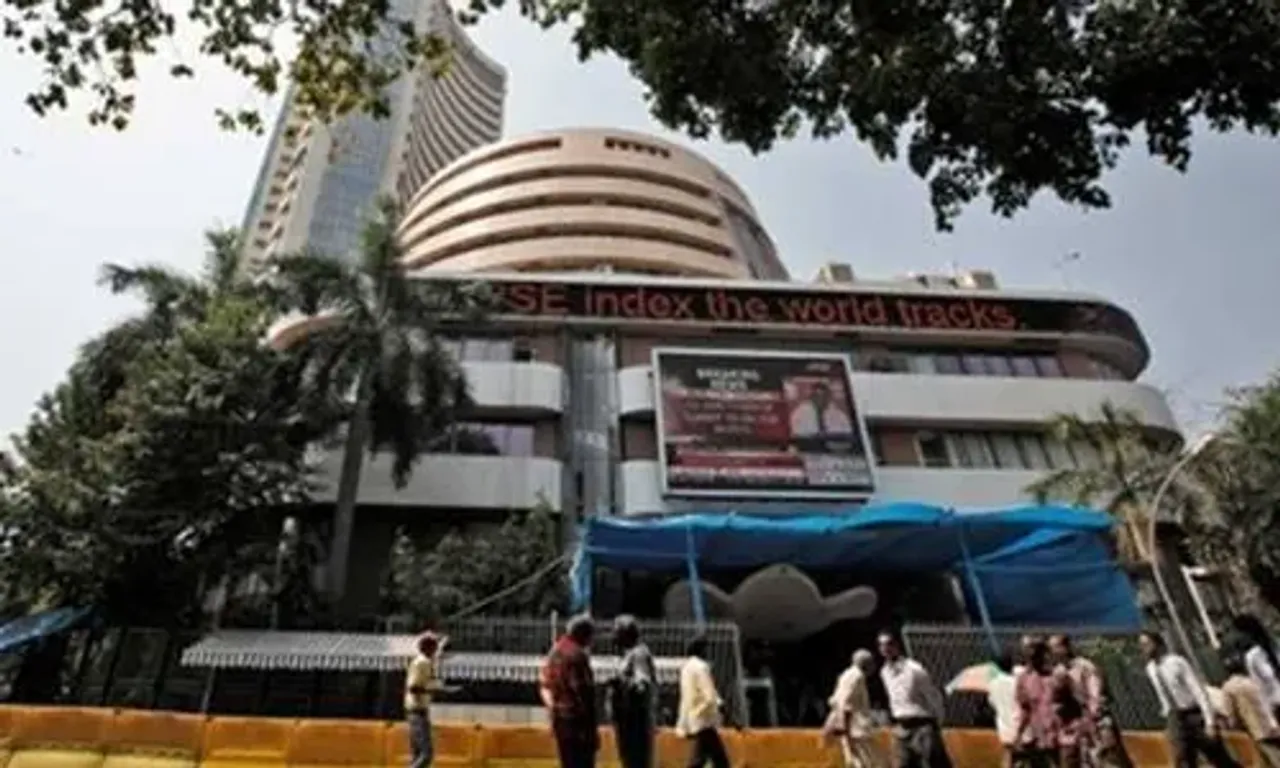 Markets falter for 6th day; Sensex tanks 425 points in early trade