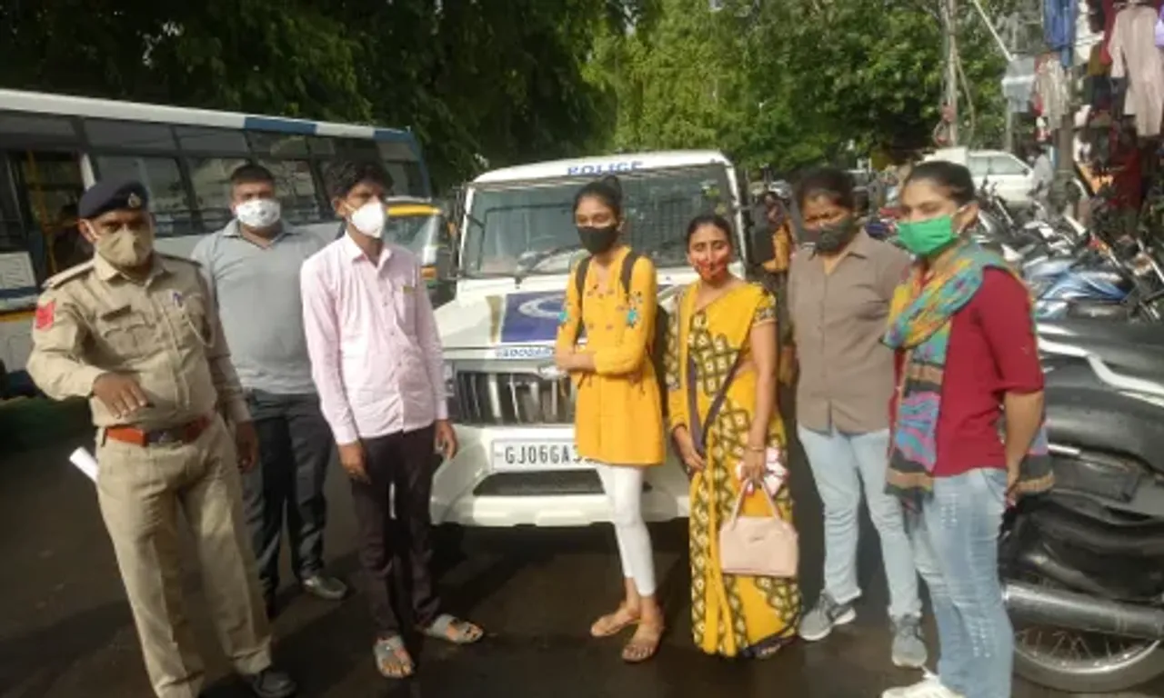 Sayajiganj police station She team reunite minor girl ran away from Santrampur