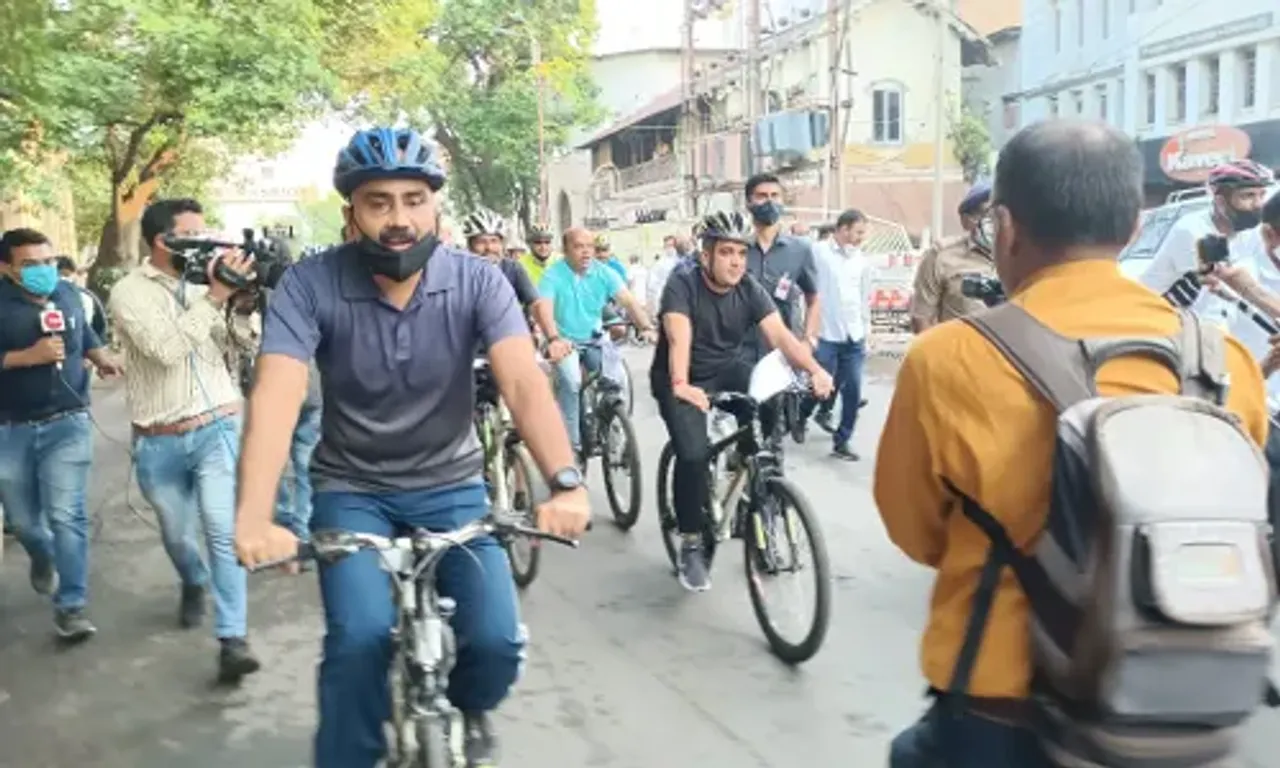 Minister of State for Home, Harsh Sanghavi cycling on Vadodara roads