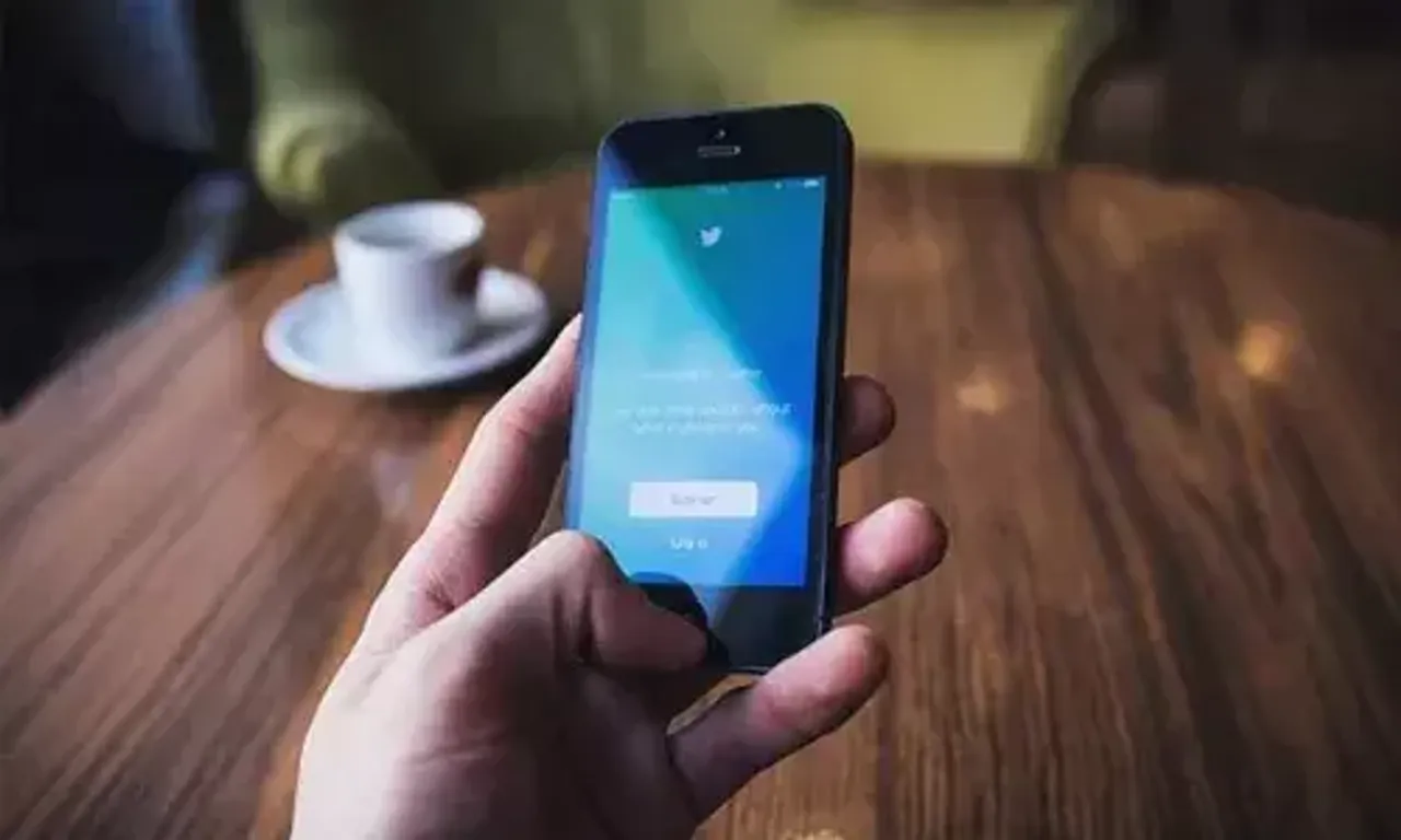 Twitter rolls out $8 blue tick service