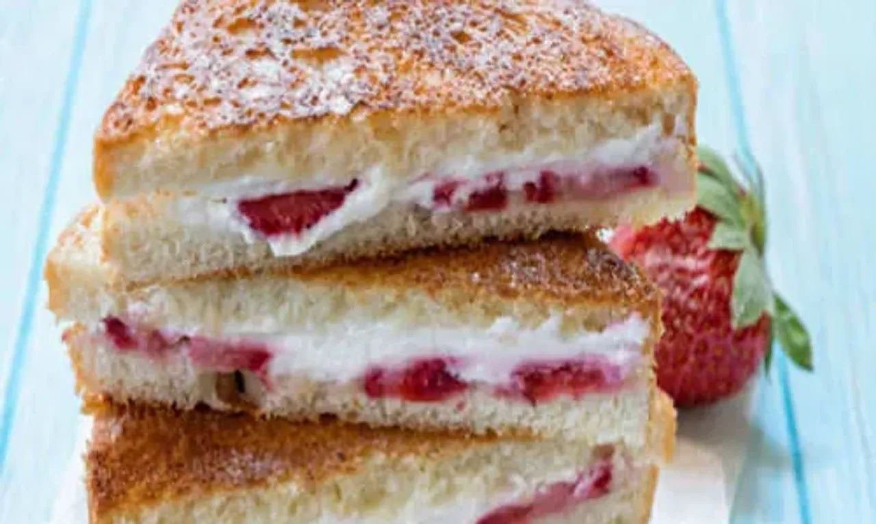 Strawberry Sandwich Recipe: this sandwich can make for a great option for your kid’s tiffin
