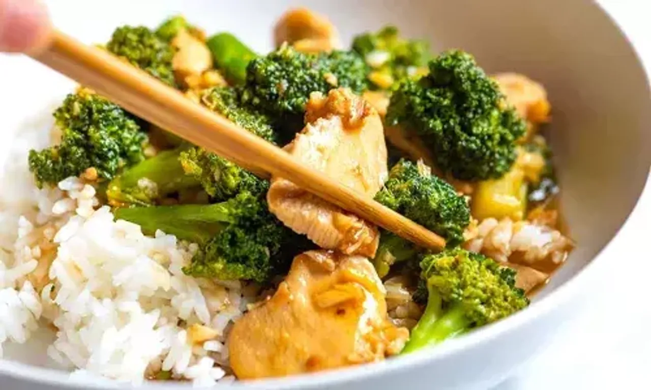 Chicken Broccoli Recipe:  Chicken Broccoli is a flavourful dish that requires only a handful of ingredients that you can easily find in your kitchen