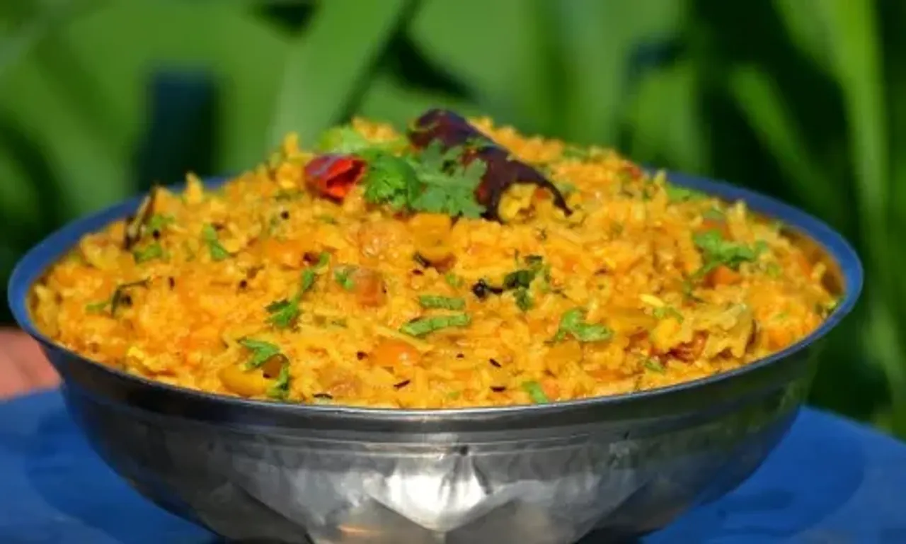 A super comforting and satisfying- Spicy Kathiyawadi Khichdi
