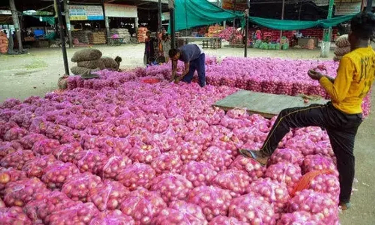 Onion prices double in Delhi-NCR amid festive season