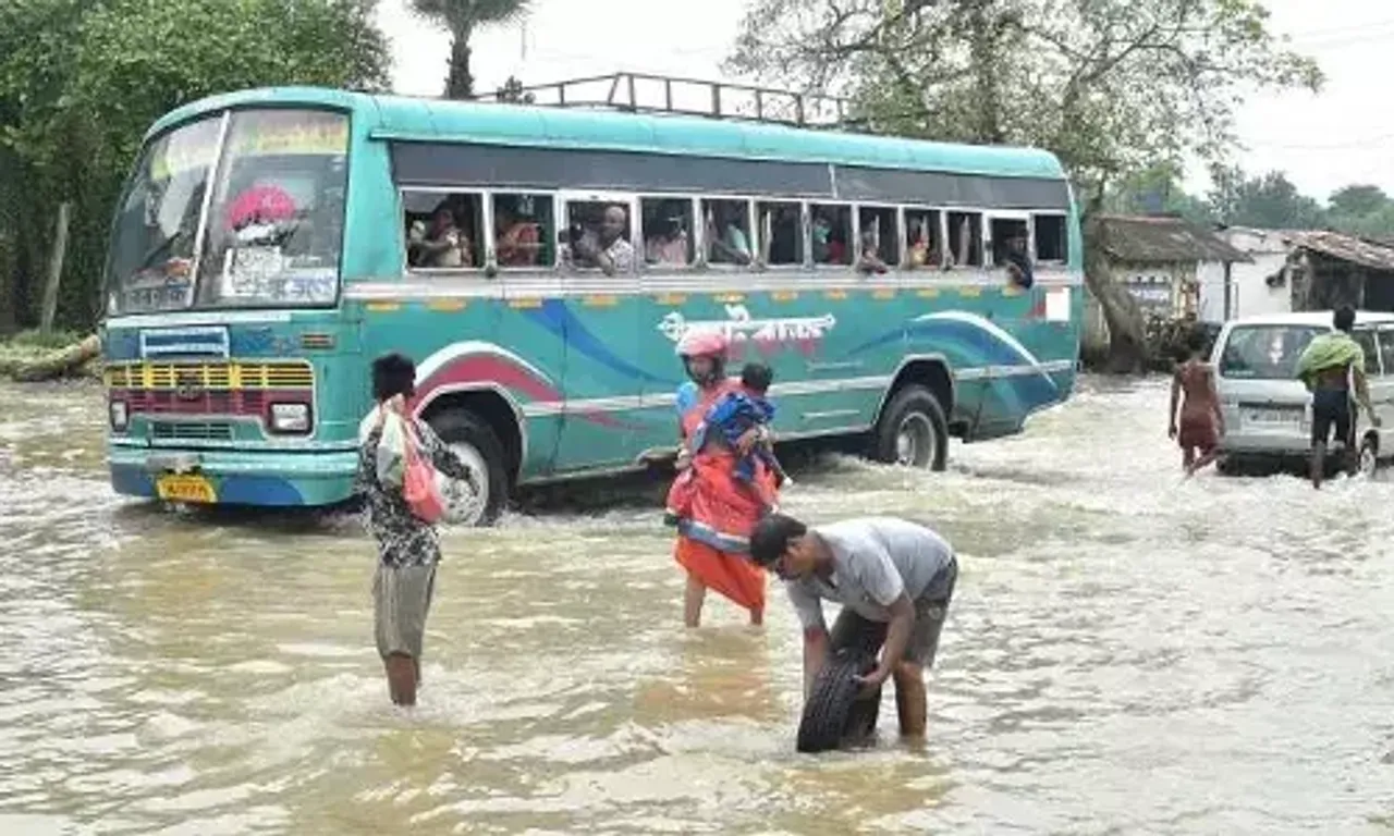 West Bengal: 2.5 lakh displaced, 7 dead after water discharged from dams floods 6 districts