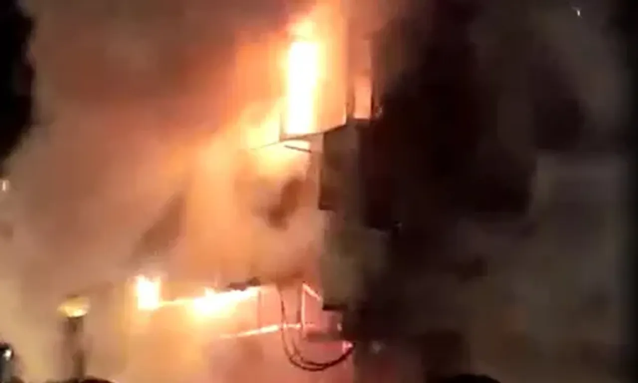 Kanpur: Fire at crowded mall, six tenders rushed to spot
