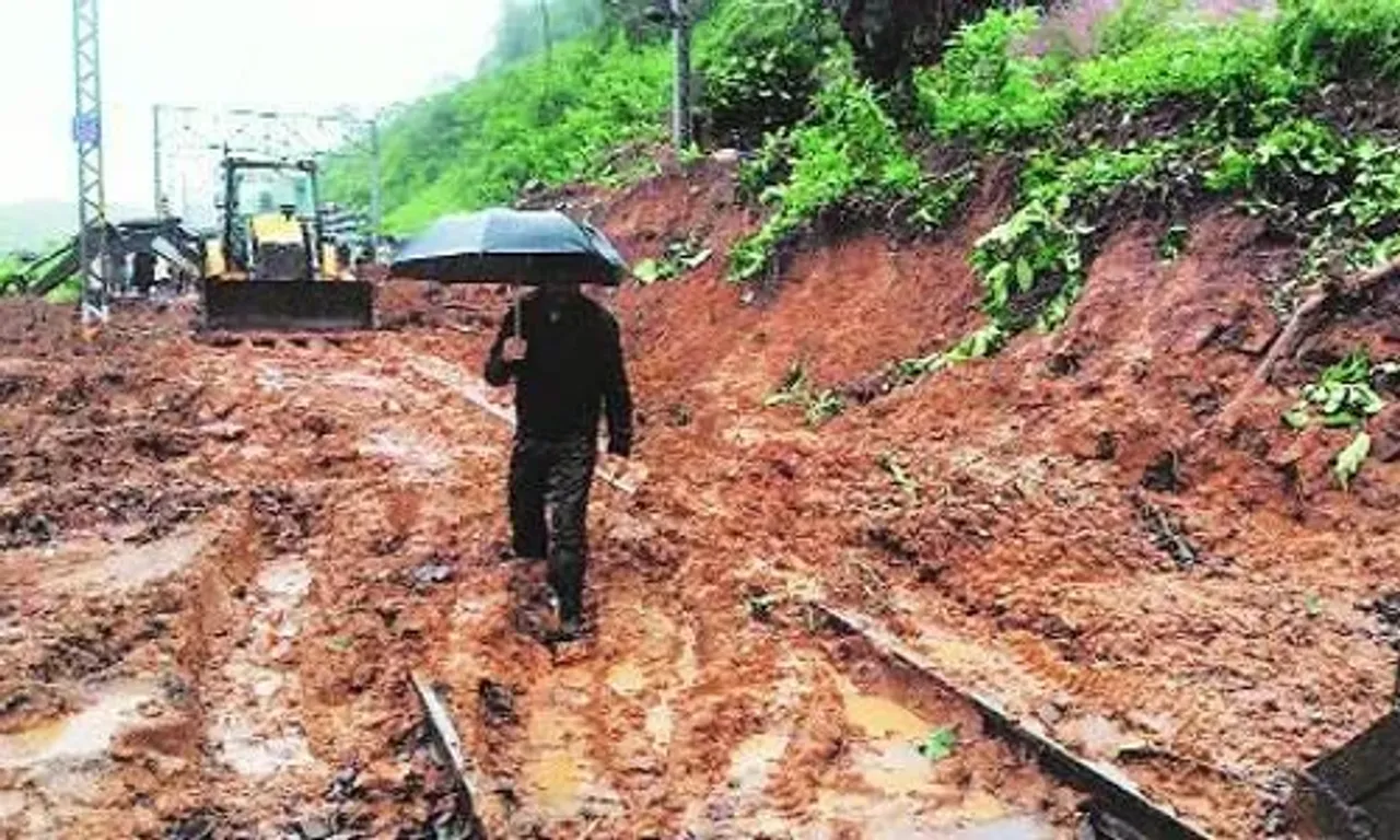 Traffic on highway, railway line disrupted after 2 landslides in Maharashtra's Kasara