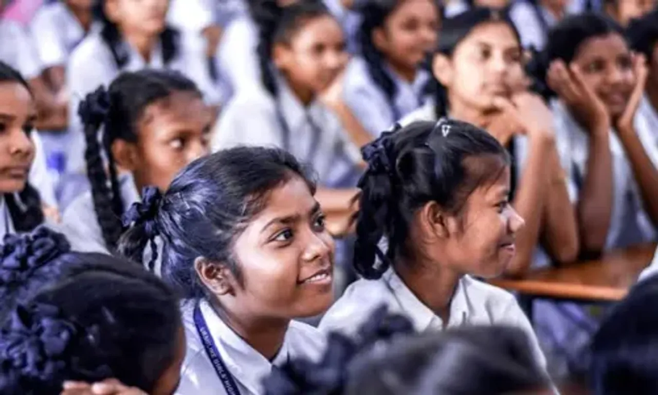 Tamil Nadu govt to provide Rs 1,000 to help girls pursue their higher education