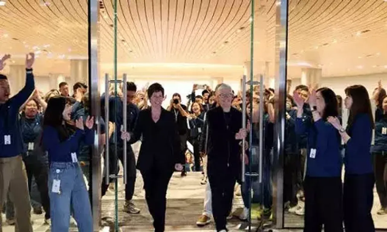 Apple CEO Cook meets Chinese commerce minister, unveils investment plans