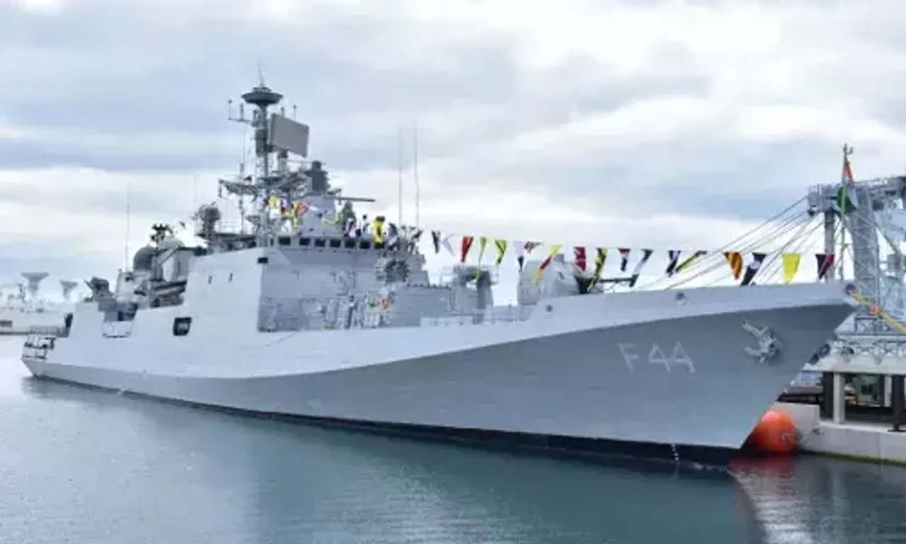 INS Tabar received ceremonial guard at Port of Brest in France