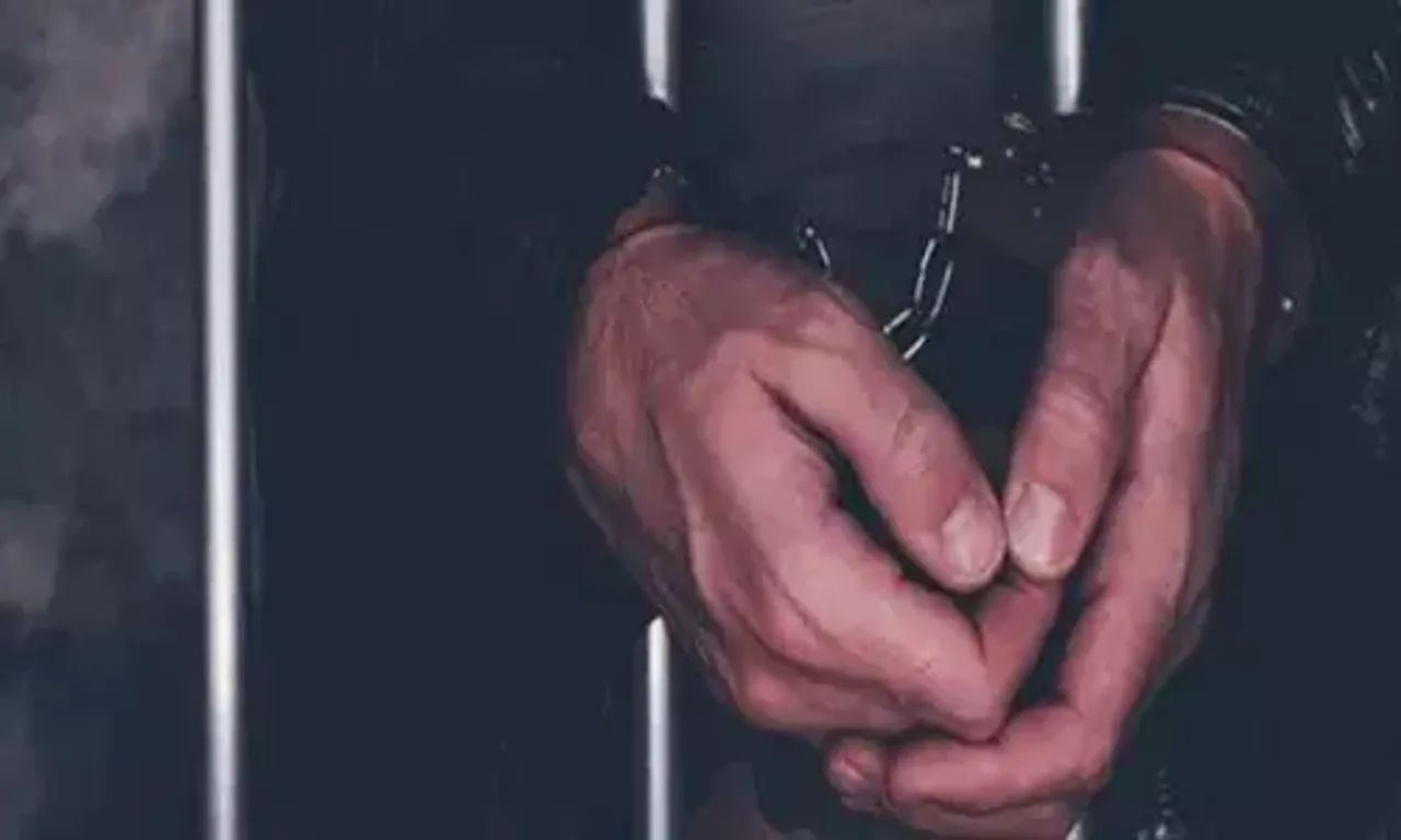Mumbai man selling drugs to college students arrested in Vadodara