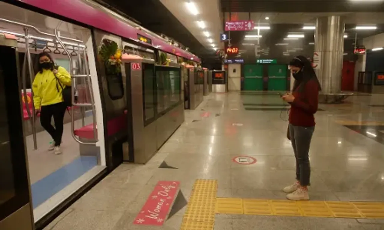 Free WiFi services at all stations of Delhi metro's yellow line