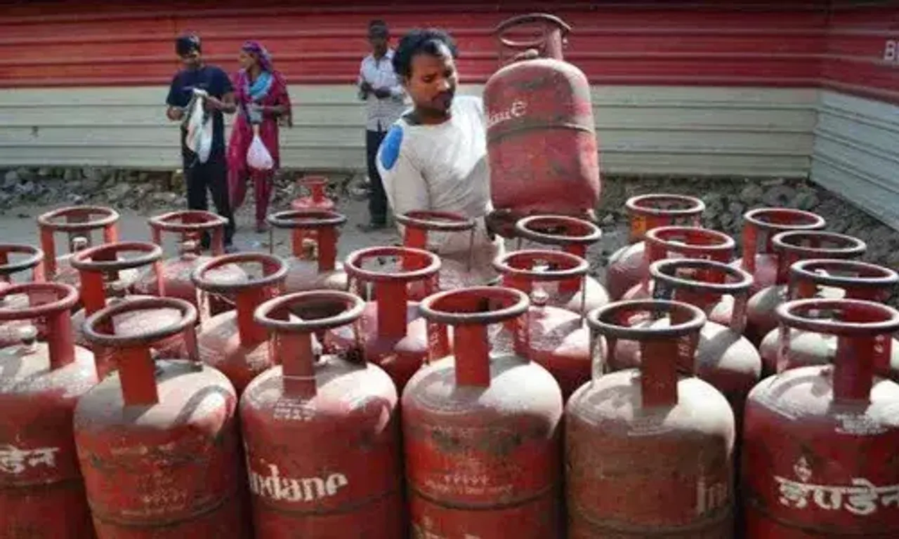 LPG Price: Rate of 19 kg commercial LPG Cylinders slashed by Rs 135