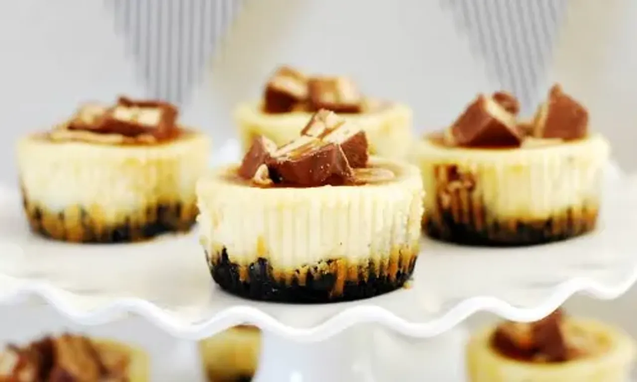 Snickers Cheesecake Cups Recipe