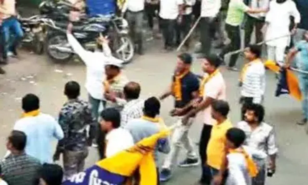 Roadshow in Surat: AAP, BJP workers clash