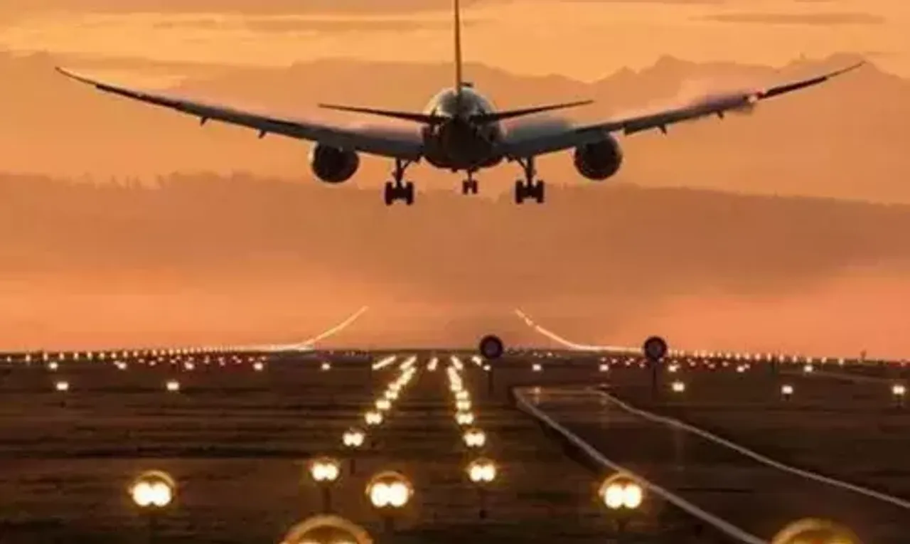 Conflict zone monitor: Airlines should stop flying over Ukraine amid tensions with Russia