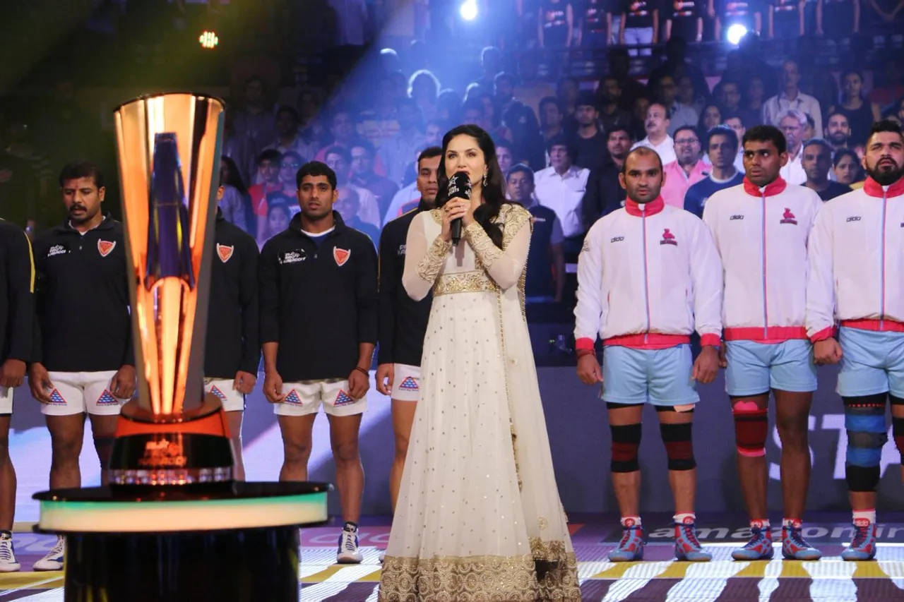 Sunny Leone sang the National Anthem at Pro Kabaddi League