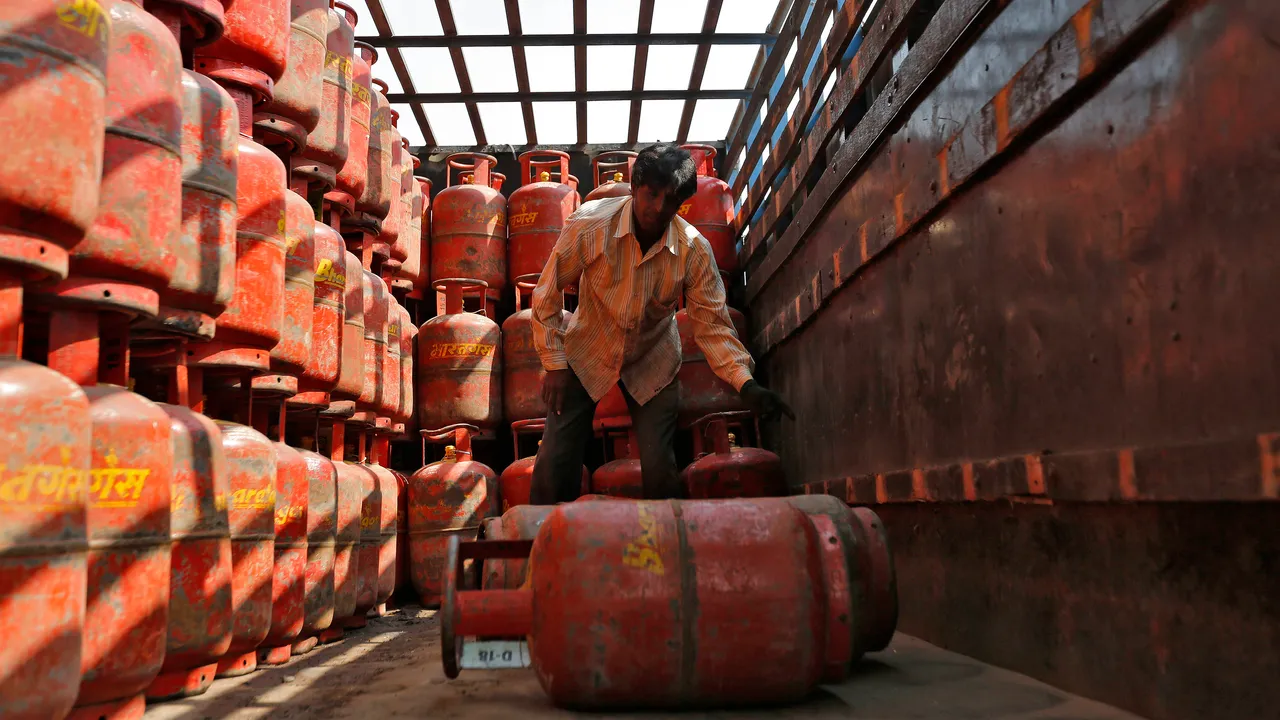 “Rs 21,000 crore saved in LPG subsidy under DBT scheme”