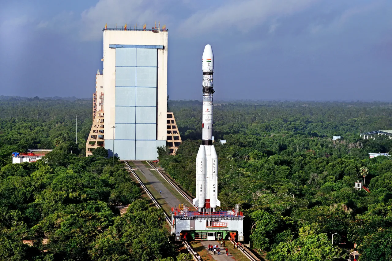 IIT Kharagpur presents excellence award to ISRO scientist