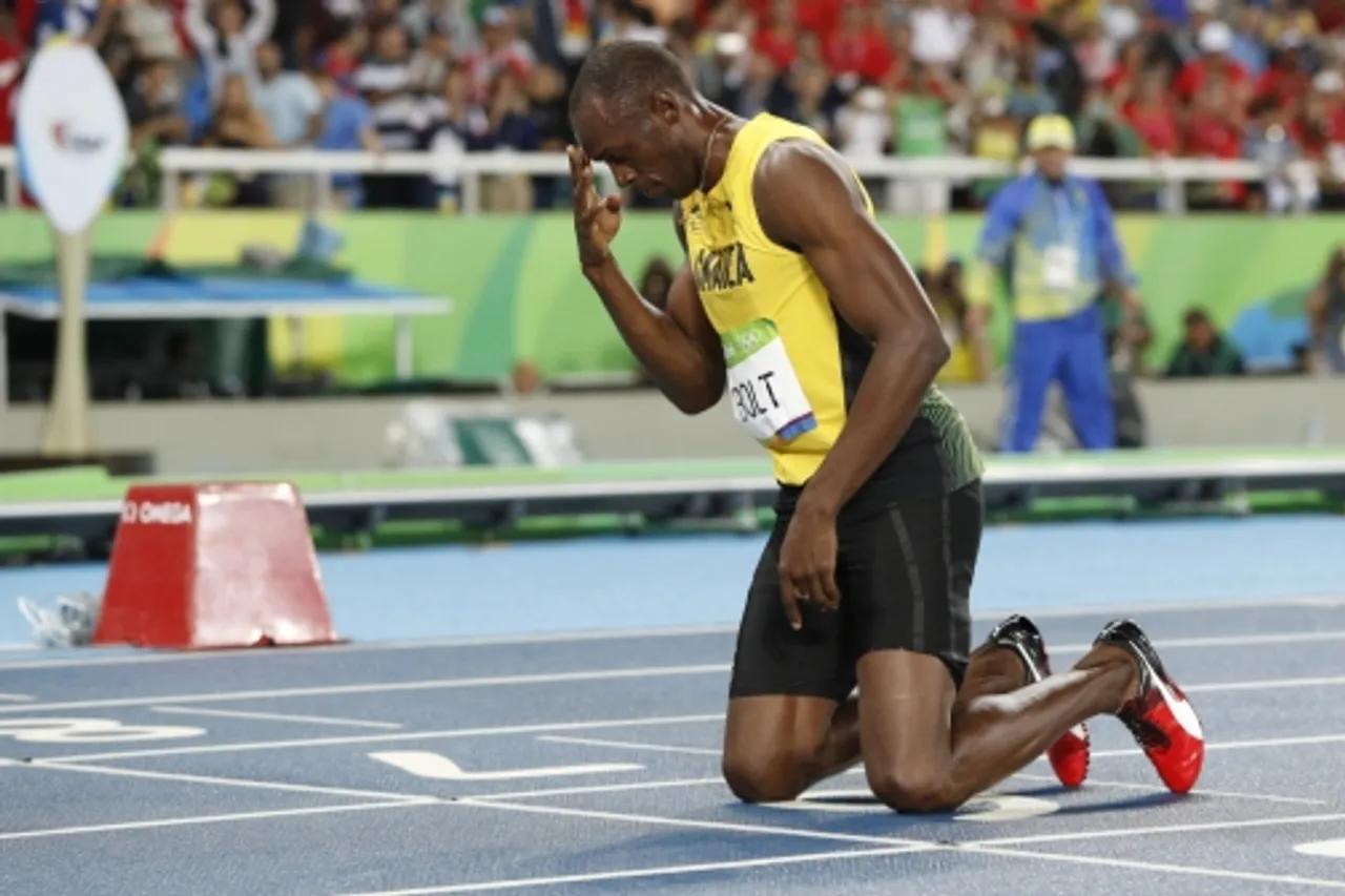 Bolt wins third straight gold medal in 200m