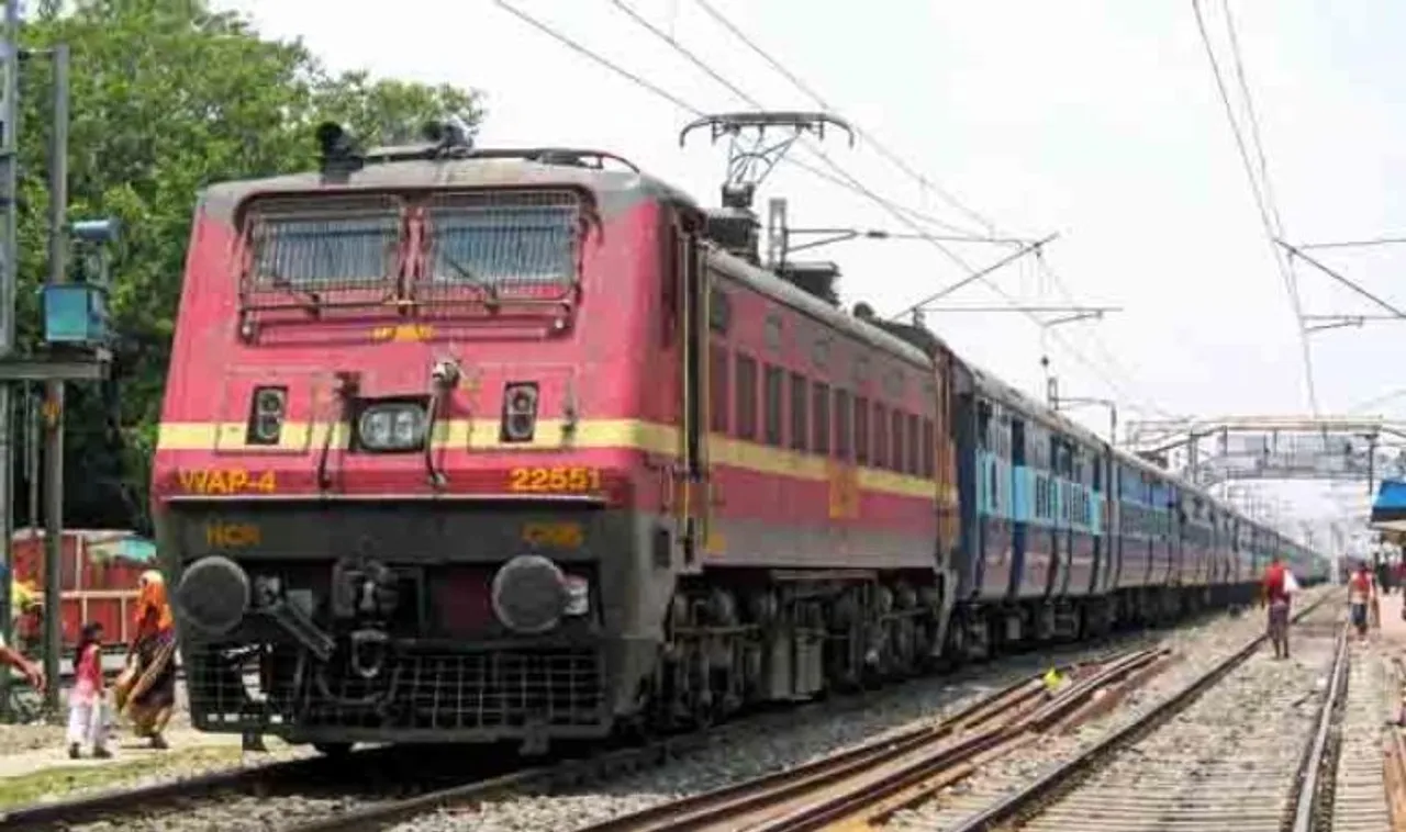 Weekly holiday train will run between Mumbai to Delhi