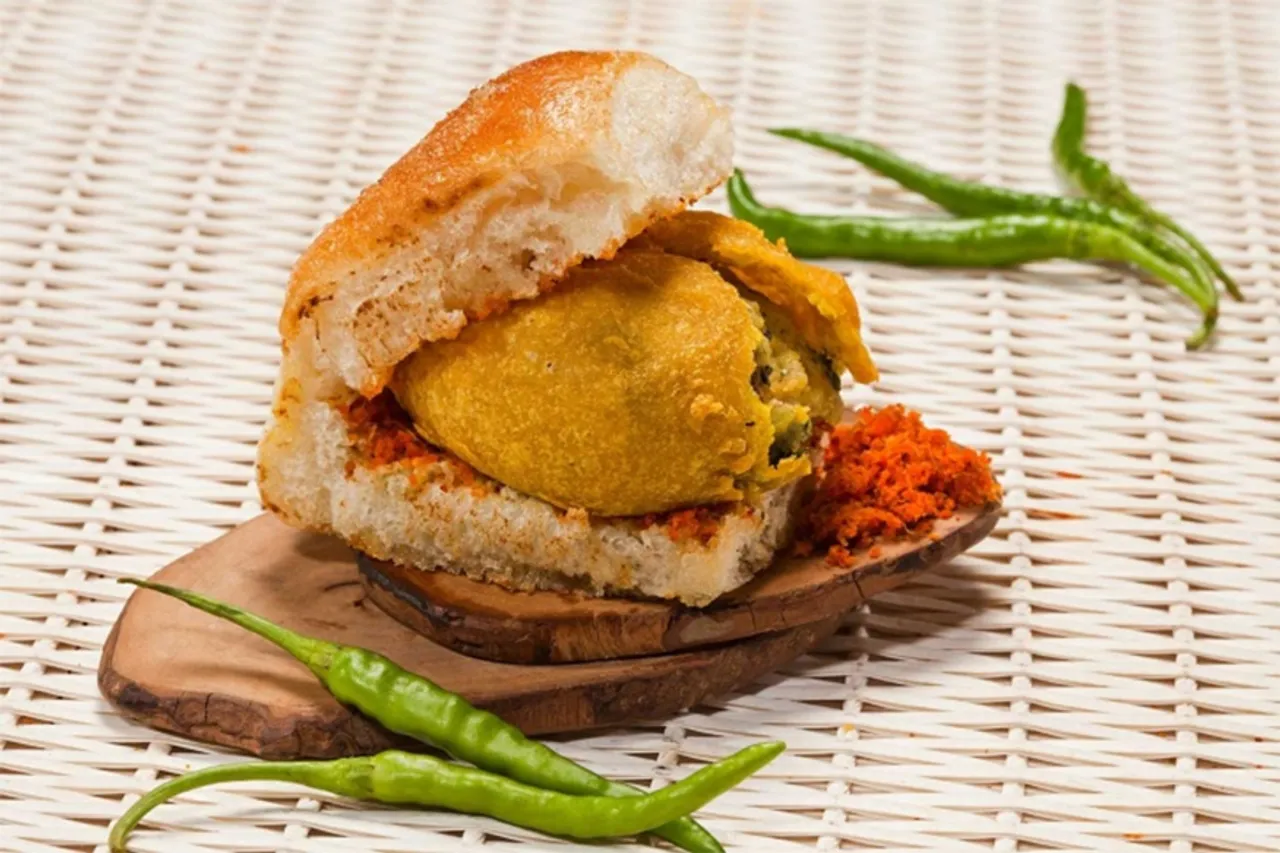 World’s ‘Biggest’ Vada Pao made in Gurgaon