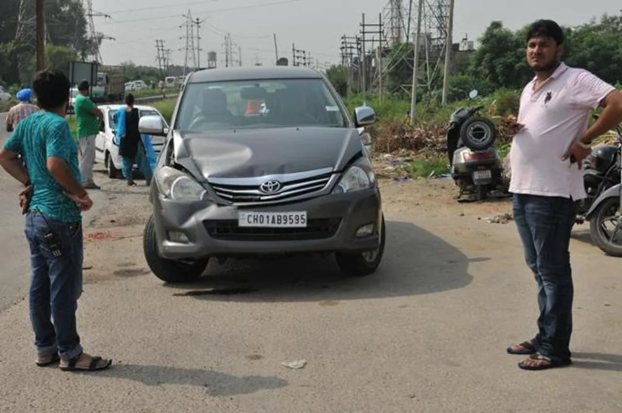 Kejriwal's car involved in minor accident in Punjab