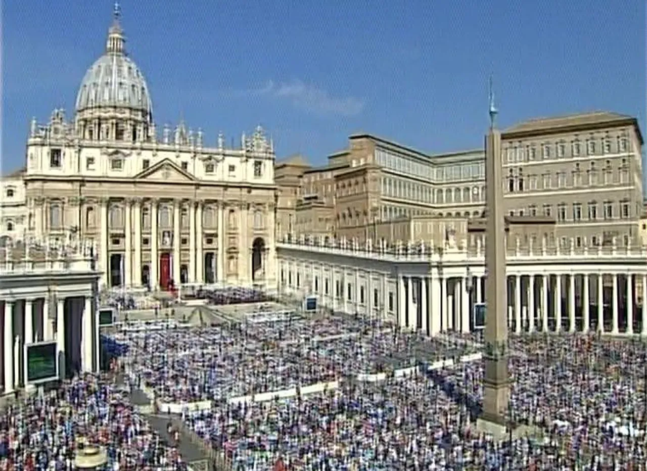 Thousands arrive in Vatican for Mother Teresa's canonisation