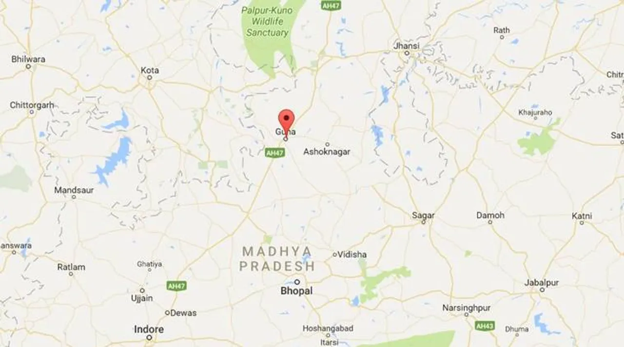 CISF woman officer falls off train trying to save purse from robber