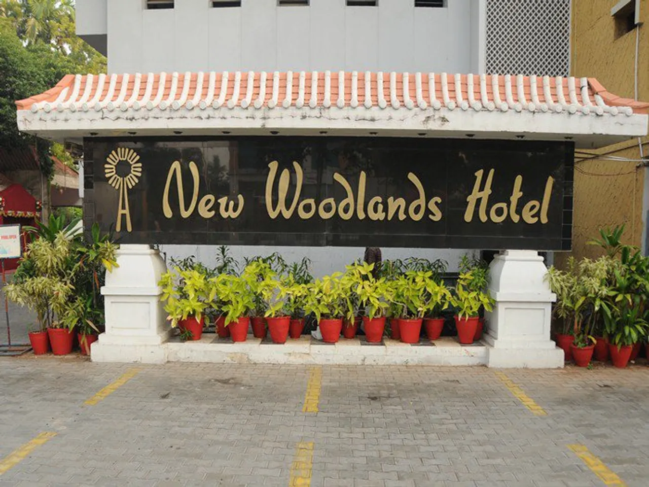 Chennai hotel attacked over Cauvery row