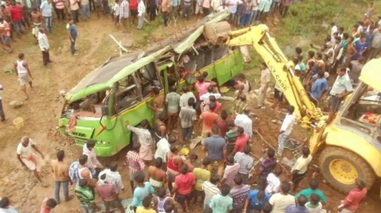 16 killed 25 injured in Odisha bus accident