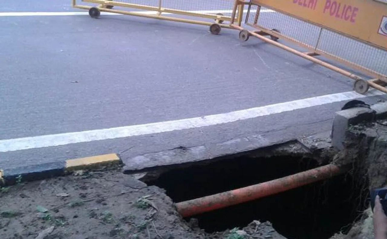 Road near India Gate caves in due to heavy rains
