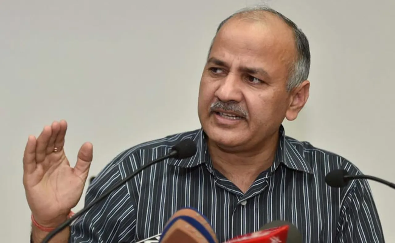 Sisodia faces ink attack after meeting LG