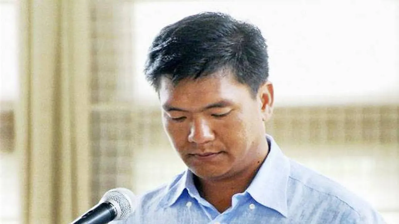Once again Congress loses Arunachal Pradesh as CM,  MLAs defect