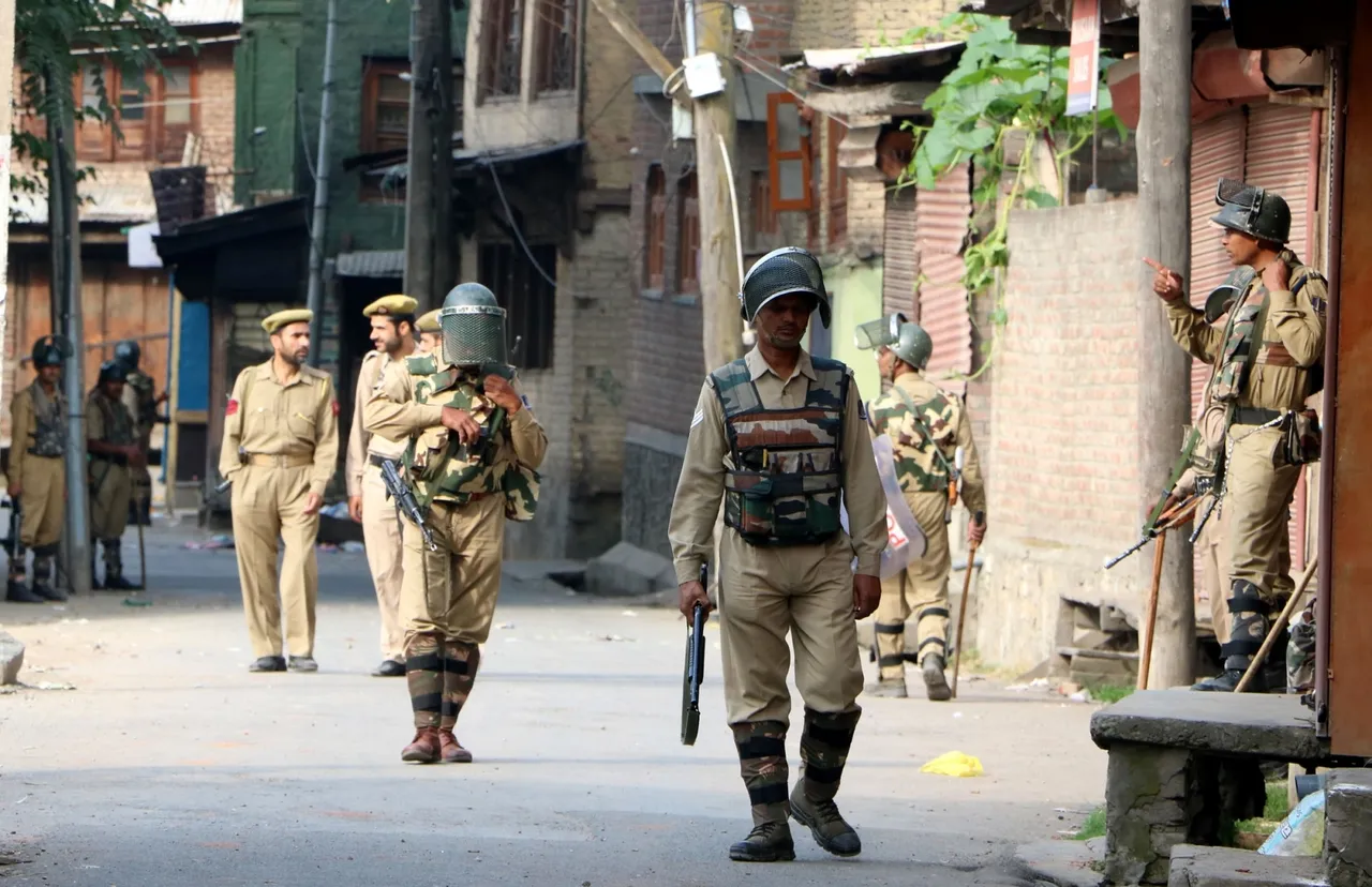 Nine injured as militants attack security forces with grenade
