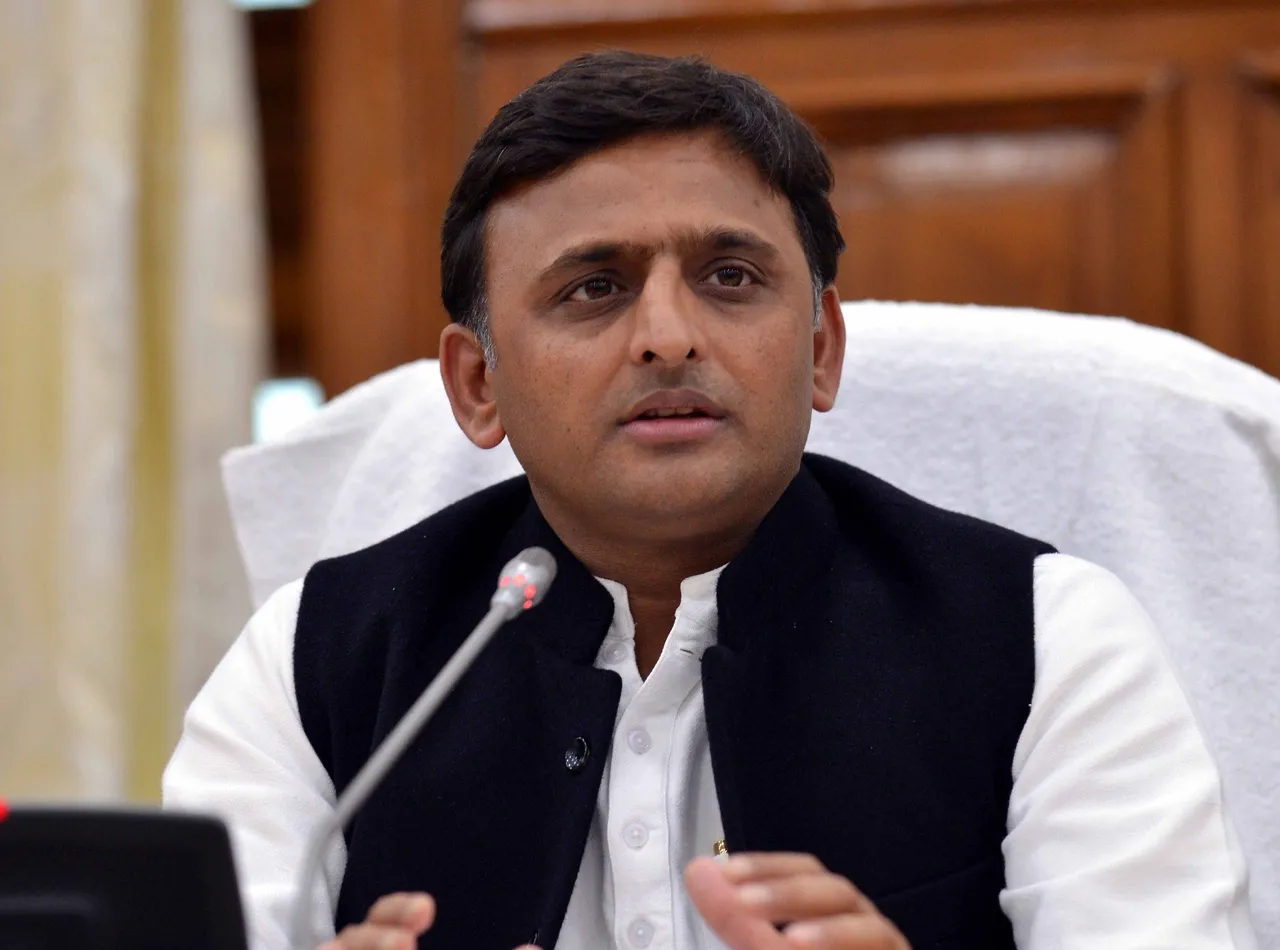 Akhilesh backs Rahul’s ‘dalali’ remark