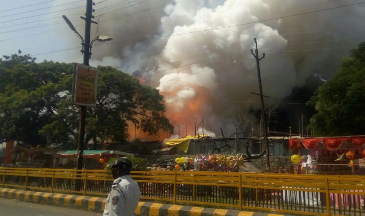 Firecrackers market blaze guts 40 vehicles